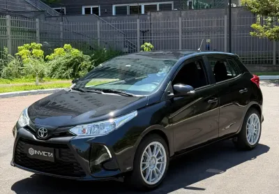 Toyota Yaris 1.5 XL 2025 (excelente estado de conservação)