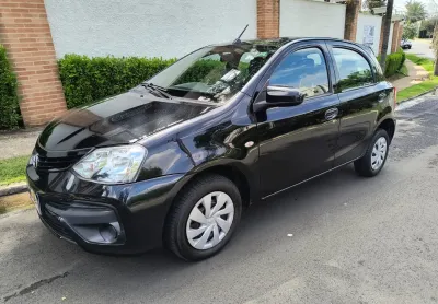 Toyota etios hatch x 1.3 2018 completo veja oferta
