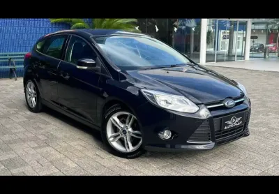 Ford Focus 2.0 16V/SE/SE Plus Flex 5p Aut.  - Preta - 2013/2014