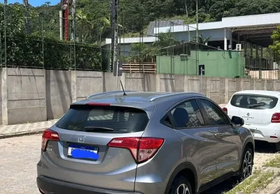 Carro revisado e com pneus novos.