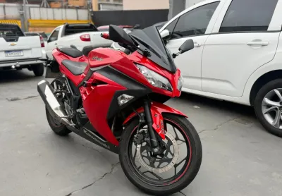Kawasaki Ninja 300 carenada 2014 gasolina km baixo