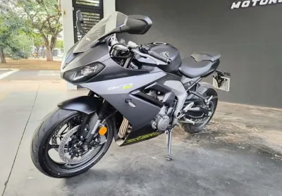 Triumph daytona 660