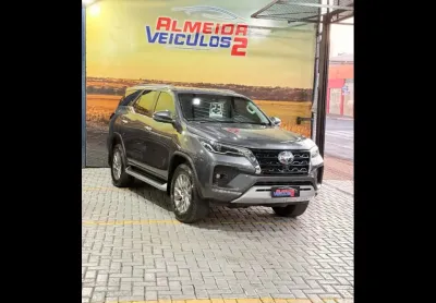 Toyota hilux sw4 2.8 d-4d turbo diesel srx 7l 4x4 automático