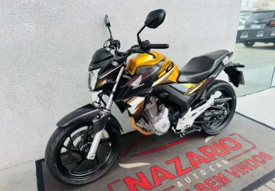 Honda cb 250 twister.