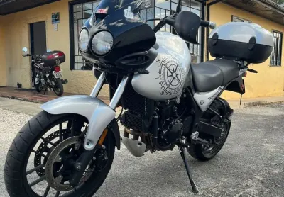 Triumph tiger 955i baixo km!!