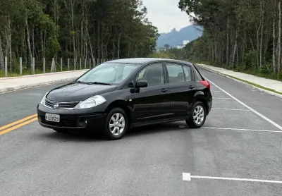 Tida 2012 manual r$28.900,00  aceito troca faço financiamento  pneus bons interna boa bom de motor, 