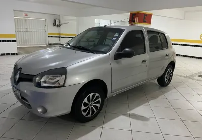 Clio 1.0 2014 r$ 21.900,00  aceito troca faço financiamento  carro muito econômico  muito bem cuidad