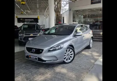 Volvo v40 1.5 t3 kinetic