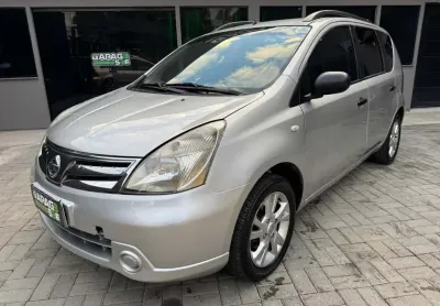 Carrro 100% seguro / nissan livina 16s 2011
