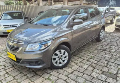 Gm onix lt 1.4 flex 2015 **veículo completo em excelente estado de conservação**