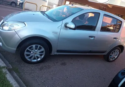 Sandero 1.6 completo em ótimo estado de conservação 