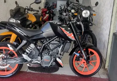  ktm duke 200 absimpecavel com apenas 16.000km a toda prova