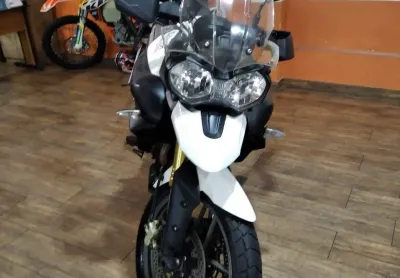  triumph tiger 800 gasolina 2014