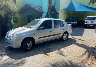 Clio sedan 2003