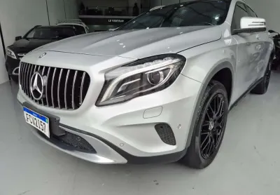 Mercedes Benz GLA-200 Gasolina Automático