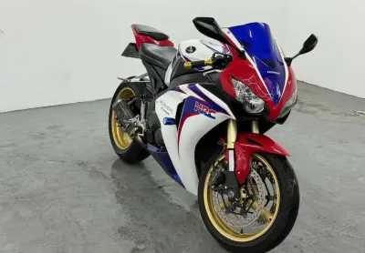 Honda cbr 1000 rr fireblade