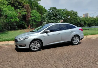 Focus sedan 2.0 flex 