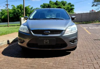 Focus sedan  2.0 flex automatico completo  ano 2013  muito novo