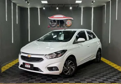 Chevrolet onix hatch lt 1.0 8v flexpower 5p mec.  - branca - 2019/2019