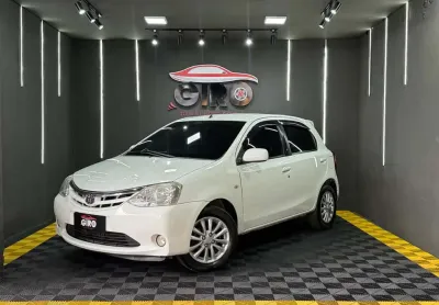 Toyota etios xls 1.5 flex 16v 5p mec - branca - 2012/2013