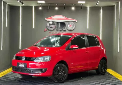 Volkswagen Fox 1.0 Mi Total Flex 8V 5p  - Vermelha - 2012/2012
