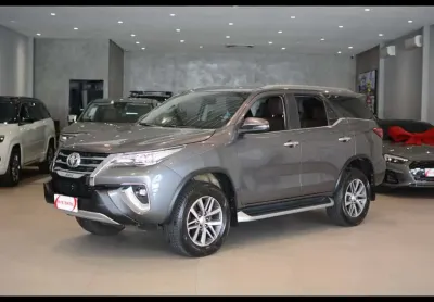 Toyota hilux sw4 2.8 srx 4x4 7 lugares 16v turbo intercooler diesel 4p automático