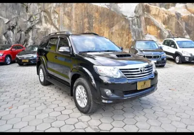 Toyota hilux sw4 srv 3.0 4x4 at (7l) - preta - 2012/2013