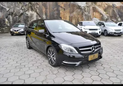 Mercedes-Benz B-200 1.6 CGI TURBO AT - Preta - 2012/2013