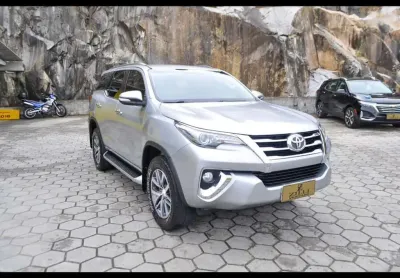 Toyota hilux sw4 srx 2.8 4x4 at (5l) - prata - 2016/2016