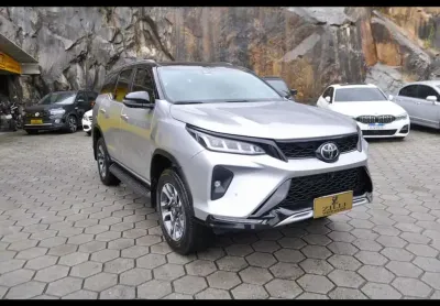 Toyota hilux sw4 diamond 2.8 turbo 4x4 at (7l)  - prata - 2021/2022