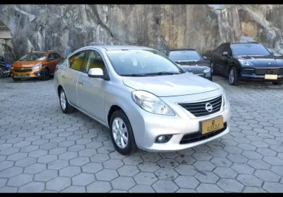 Nissan versa sl 1.6 mt - prata - 2012/2013