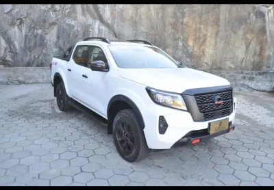 Nissan Frontier PRO4X CD 2.3 4X4 AT   - Branca - 2022/2023