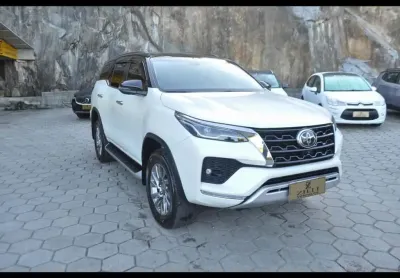 Toyota Hilux SW4 SRX 2.8 4X4 AT (5L)  - Branca - 2022/2022