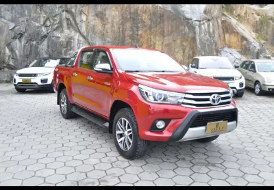 Toyota Hilux SRX CD 2.8 4X4 AT - Vermelha - 2016/2016