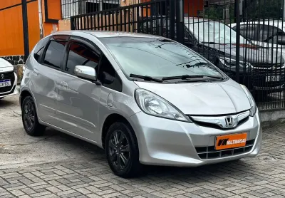 Honda fit lx 2014 carro em excelente estado de conservação!