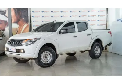 Mitsubishi L200 triton 2023 2.4 sport gl 4x4 mt 4p ar dh 4x4