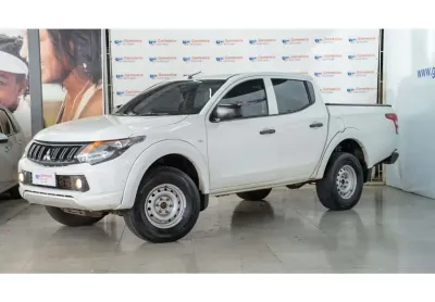 Mitsubishi L200 triton 2023 2.4 sport gl 4x4 mt 4p ar dh 4x4