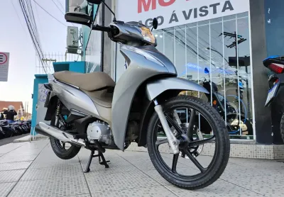 Honda biz 125i 2019, revisada, aceito troca, cartão e financio