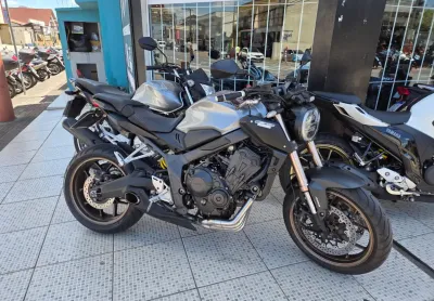 Honda cb 650r abs 2020, 14.000km, aceito troca e financiamento