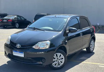 Toyota etios x 2014 1.3 completo com kit multimídea super conservado 