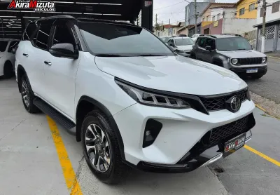 Toyota  hilux  sw4  diamond 7 lugares  2024 com 3.000km 