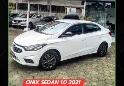 Onix sedan impecável