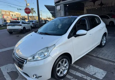 Peugeot 208 allure 1.5 2015, completo conservado e com teto panoramico
