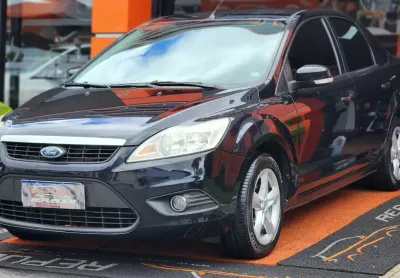 Ford focus sedan 2.0 2010 / 2011