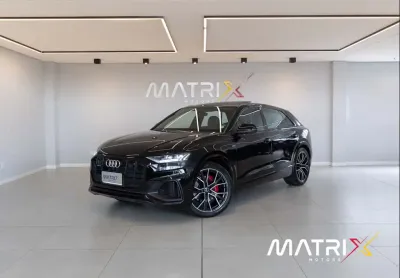 Audi q8 perf.black 3.0 tfsi quat. s-tr/(híb.)