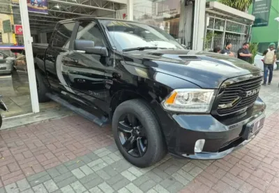 Ram Classic 2022 5.7 v8 gasolina laramie night edition cd 4x4 automático