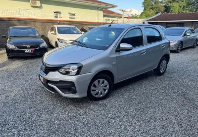 Toyota etios x 1.3 flex 16v 5p mec.  - prata - 2018/2019