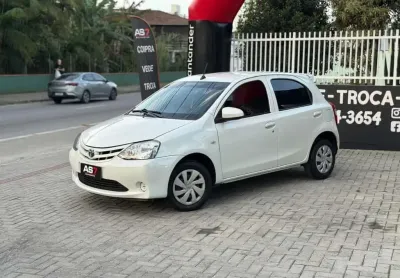 Toyota etios x 1.3 flex 16v 5p mec.  - branca - 2016/2017