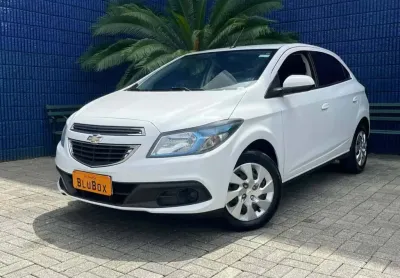 Chevrolet onix hatch lt 1.4 8v flexpower 5p mec. - branca - 2013/2014