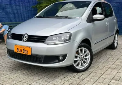 Volkswagen Fox Highline 1.6 Total Flex 8V 5p - Prata - 2013/2014